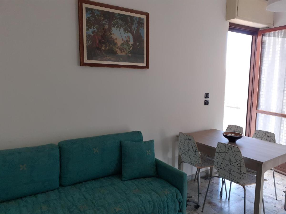 Casa Dusat In Accogliente Edificio Nel Centro Di Monforte Монфорте-д'Альба Экстерьер фото